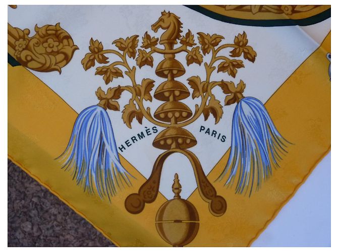 Sciarpa in seta Hermès Plumes et Grelots Gialla Giallo - vista 5