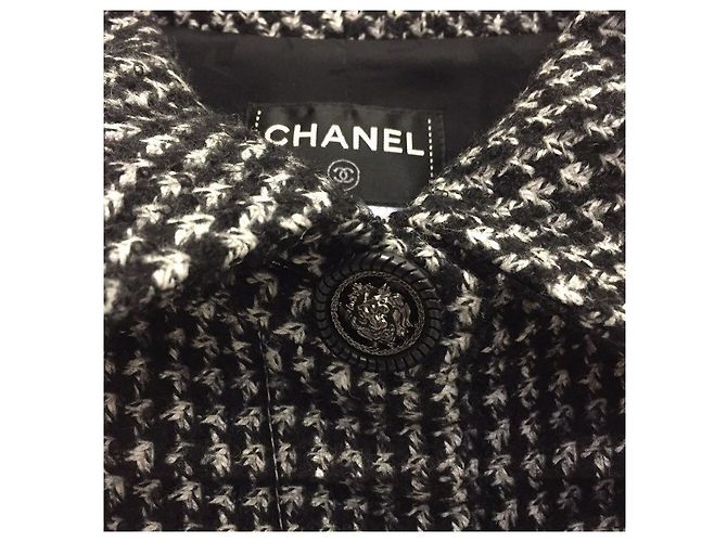 Timeless Abrigo de tweed blanco y negro de VC Chanel con botones de león Gris - vista 4
