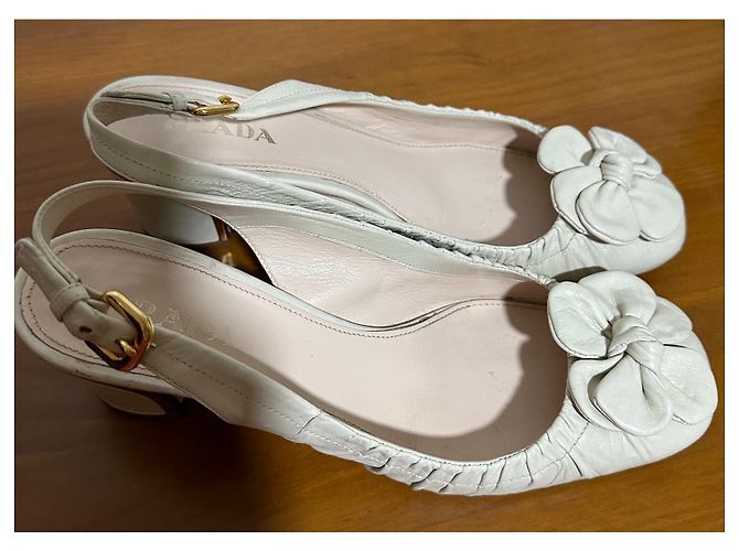 Sandali Prada in pelle beige - vista 2