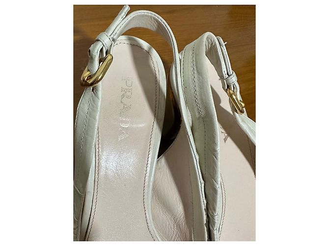 Sandali Prada in pelle beige - vista 4