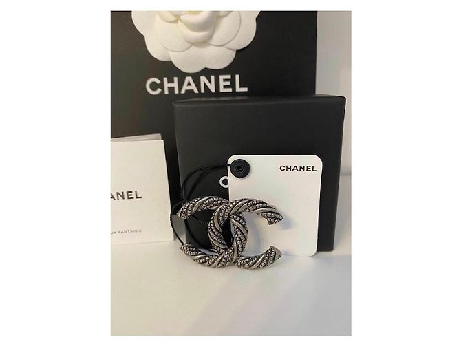 SPILLA C foderata CHANEL, metallo rutenio ( argento) , neuf - vista 2