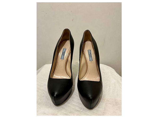 Prada High Heels aus schwarzem Leder - Ansicht 3