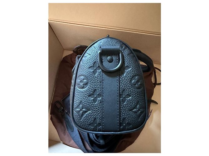 Abbesses Louis Vuitton Keepall Bandouliere 25 Nero - vista 2