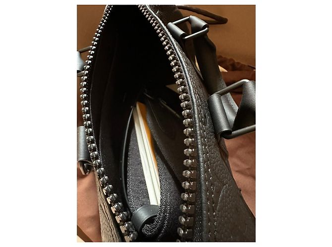 Abbesses Louis Vuitton Keepall Bandouliere 25 Nero - vista 5