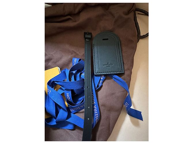 Abbesses Louis Vuitton Keepall Bandouliere 25 Nero - vista 6
