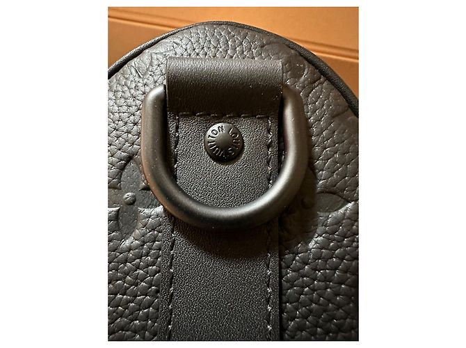 Abbesses Louis Vuitton Keepall Bandouliere 25 Nero - vista 7
