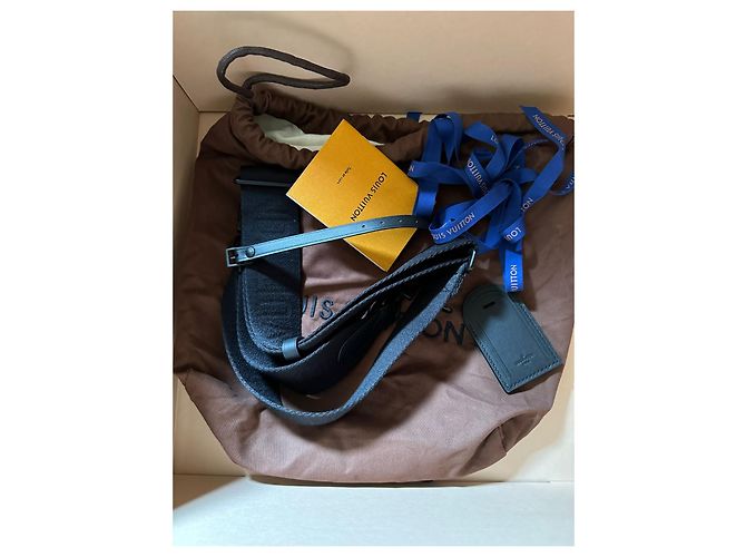 Abbesses Louis Vuitton Keepall Bandouliere 25 Nero - vista 8