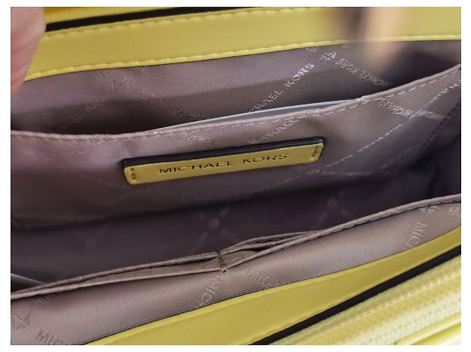 Michael Kors Umhängetasche Gelb mit Goldbeschlag - Ansicht 12