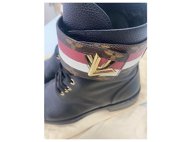 Botines Louis Vuitton Ranger Flat Negro - vista 3