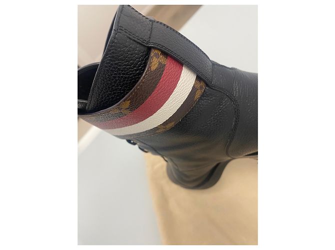 Botines Louis Vuitton Ranger Flat Negro - vista 4