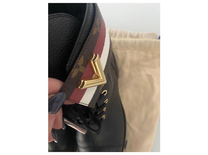 Botines Louis Vuitton Ranger Flat Negro - vista 6