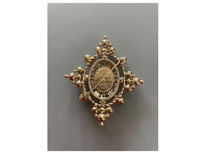 Spilla Chanel con strass e perle dorata D'oro - vista 5