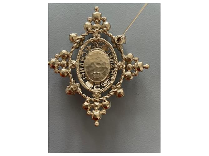 Spilla Chanel con strass e perle dorata D'oro - vista 6