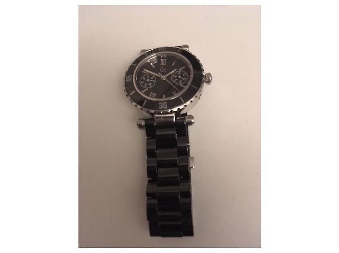 Guess Damenuhr mit grauem Metallarmband - Ansicht 2