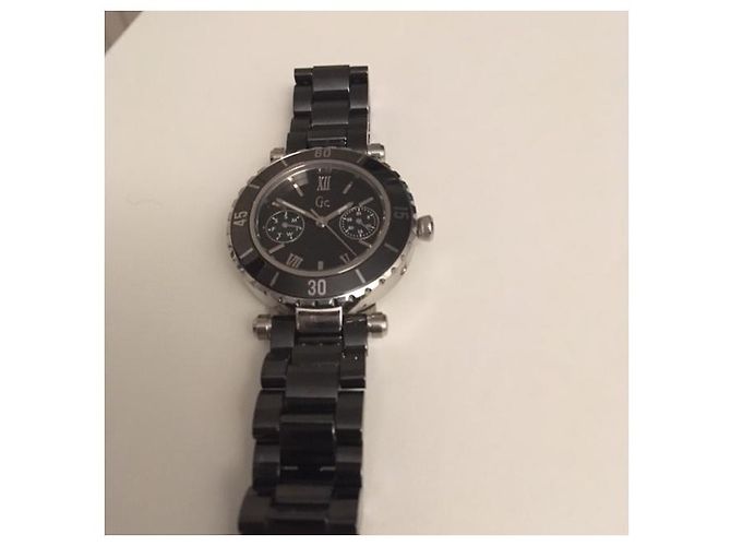 Guess Damenuhr mit grauem Metallarmband - Ansicht 3