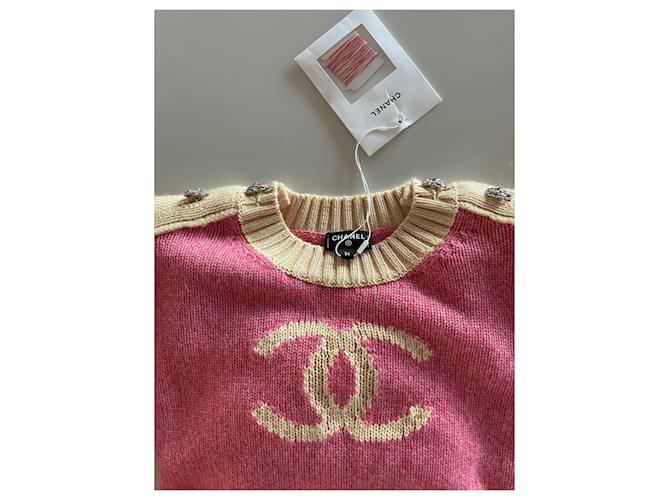 Chanel Kaschmirpullover in Rosa mit Schmuckknöpfen Pink - Ansicht 6