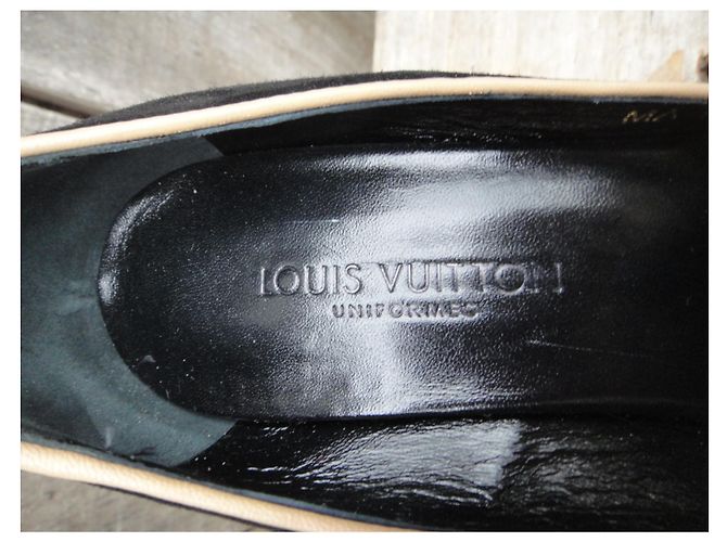 Louis Vuitton Uniform Pumps Schwarz Wildleder - Ansicht 8