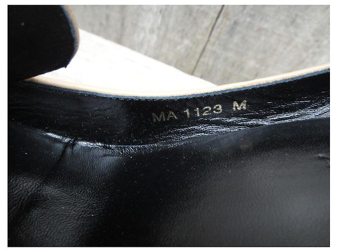 Louis Vuitton Uniform Pumps Schwarz Wildleder - Ansicht 9