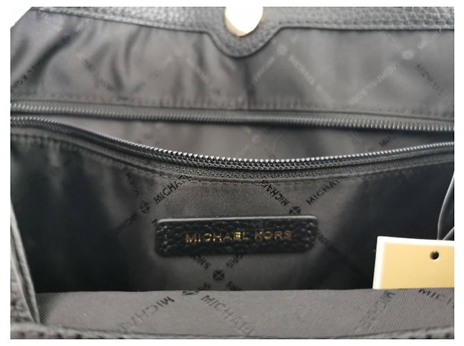 Sac à main Michael Kors en cuir noir et chaîne dorée - vue 11