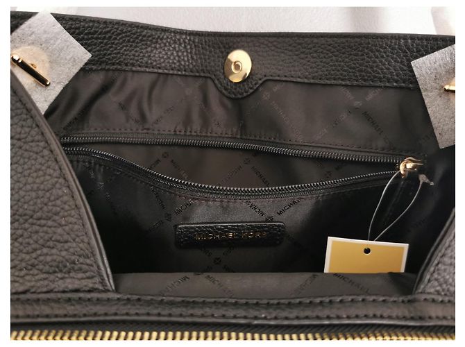 Sac à main Michael Kors en cuir noir et chaîne dorée - vue 7