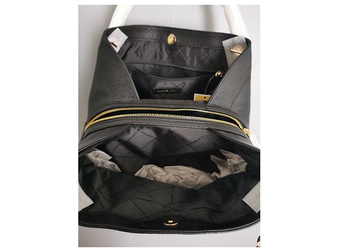 Sac à main Michael Kors en cuir noir et chaîne dorée - vue 9