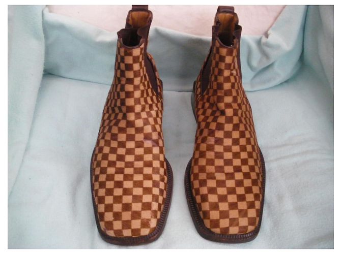 Botas Louis Vuitton en piel estilo potro - vista 2