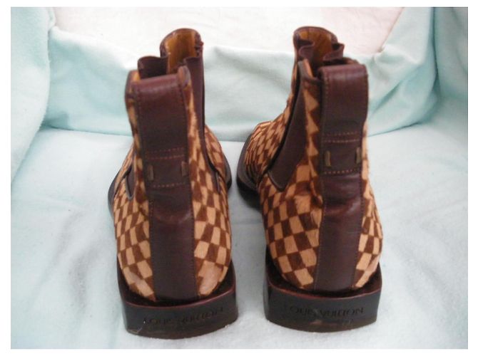 Botas Louis Vuitton en piel estilo potro - vista 4