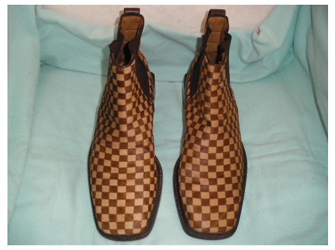 Botas Louis Vuitton en piel estilo potro - vista 6