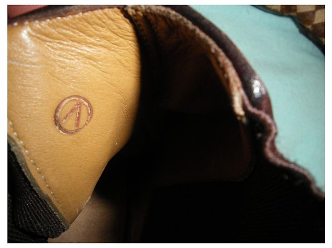 Botas Louis Vuitton en piel estilo potro - vista 9