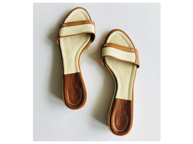 Chanel Leder und Canvas Slides Creme Karamell Roh - Ansicht 10
