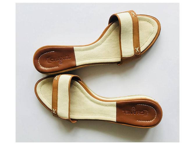 Chanel Leder und Canvas Slides Creme Karamell Roh - Ansicht 12