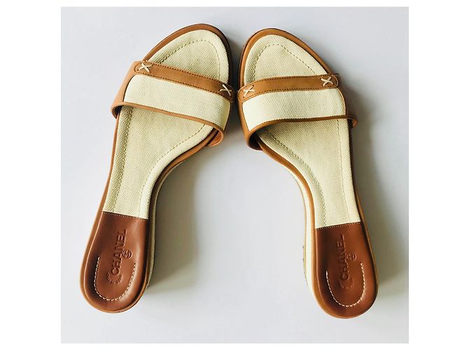 Chanel Leder und Canvas Slides Creme Karamell Roh - Ansicht 5