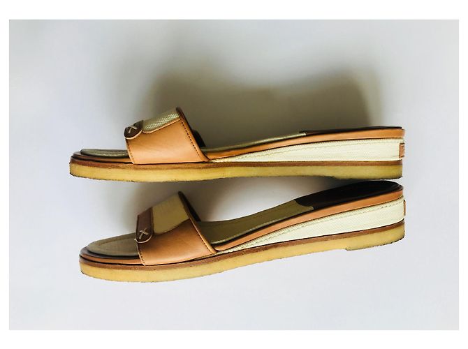 Chanel Leder und Canvas Slides Creme Karamell Roh - Ansicht 6