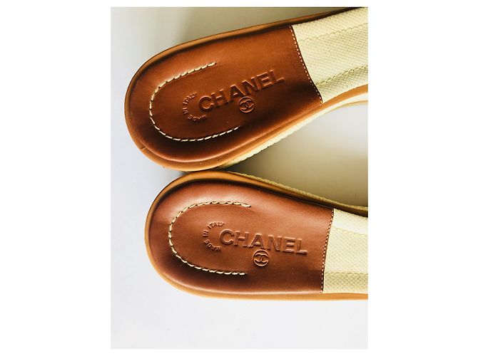 Chanel Leder und Canvas Slides Creme Karamell Roh - Ansicht 7