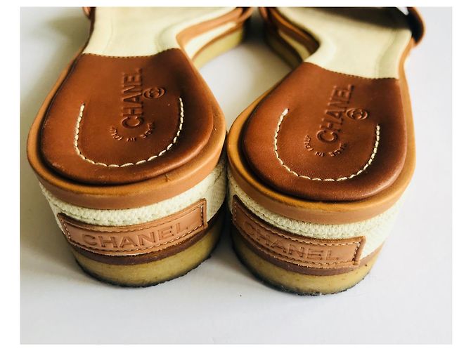 Chanel Leder und Canvas Slides Creme Karamell Roh - Ansicht 8