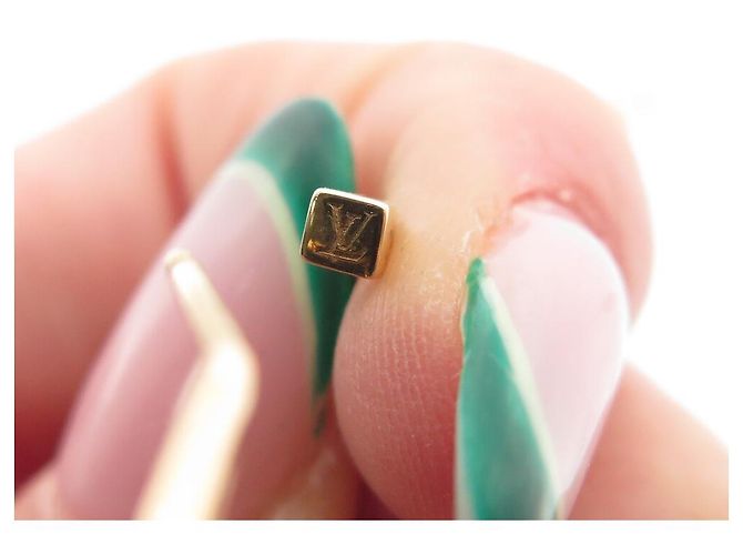 NUOVE ORECCHINI A CERCHIO IN ORO LOUIS VUITTON RETE MONOGRAMMA D'oro - vista 7