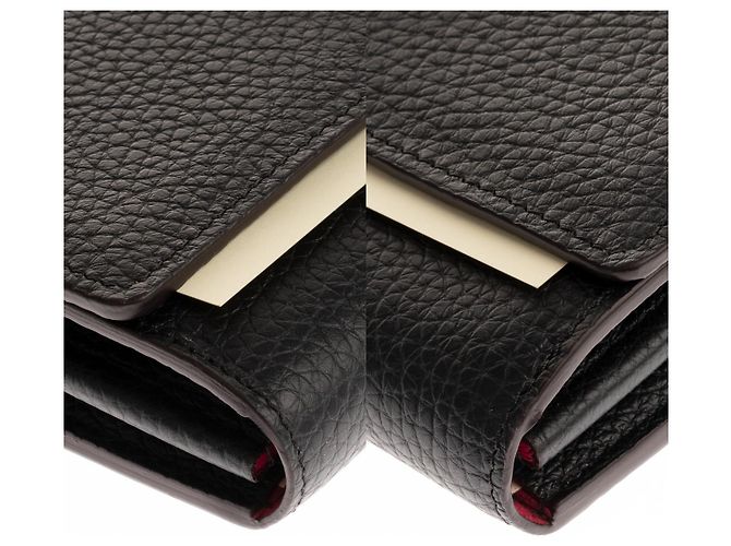 PORTAFOGLIO LOUIS VUITTON CAPUCINES IN PELLE TAURILLON NERA E ROSA - vista 9