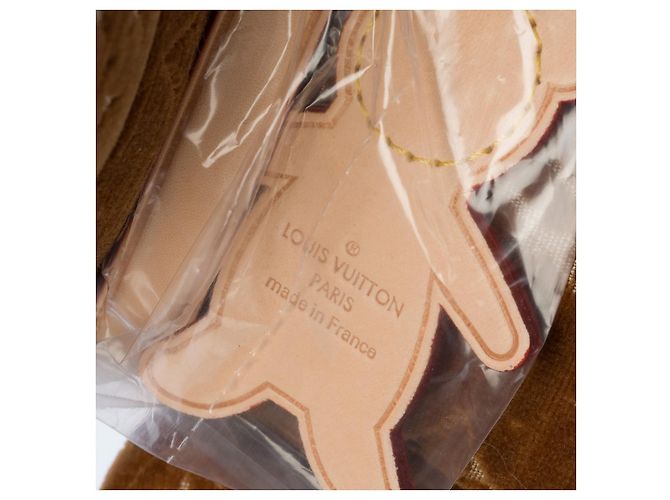 EXCEPTIONNEL OURS EN PELUCHE LOUIS VUITTON "DOUDOU" EN TISSU DOUX BEIGE ET MARRON MONOGRAMME - vue 7