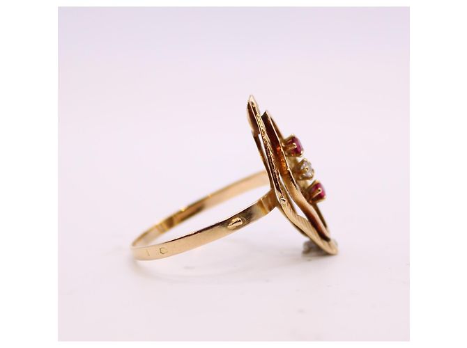 Autre Marque Ring aus Gelbgold 750%oder mit Wasserzeichen, Rautenmuster mit Rubinen und Zirkonoxiden Gold hardware - Ansicht 3
