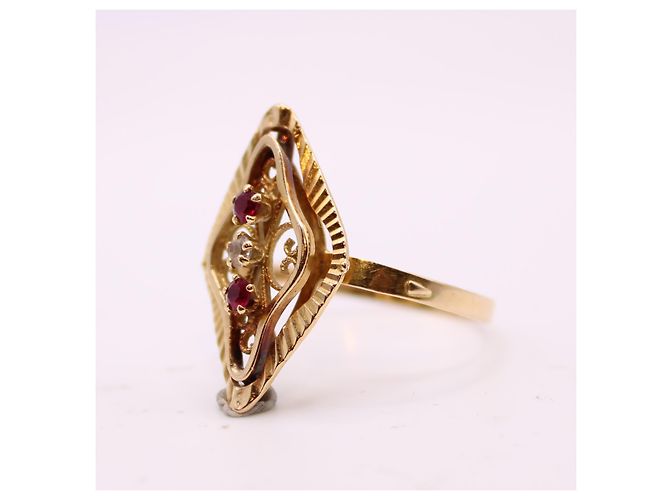 Autre Marque Ring aus Gelbgold 750%oder mit Wasserzeichen, Rautenmuster mit Rubinen und Zirkonoxiden Gold hardware - Ansicht 6