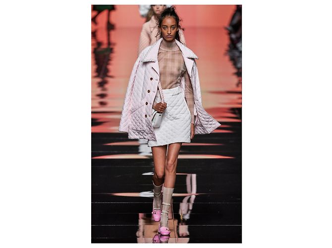 Fendi SS20 jaqueta acolchoada de seda rosa claro - view 3