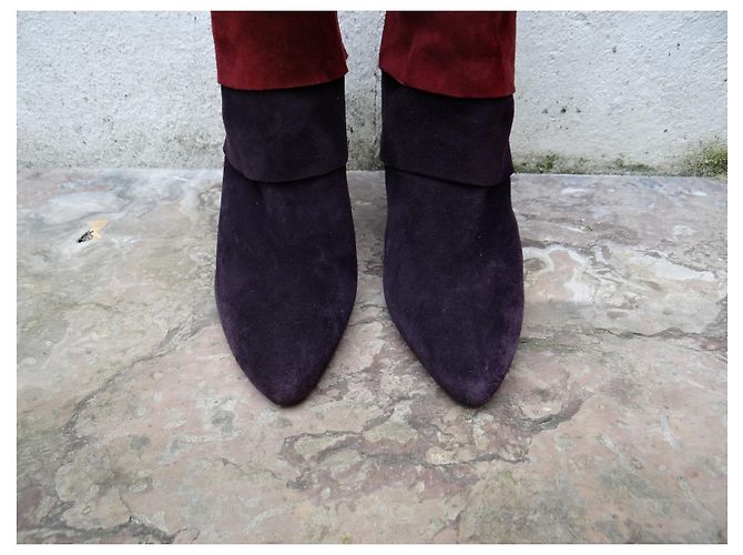 Botas de cano curto Stuart Weitzman em couro roxo escuro bordô Bordeaux - vista 3