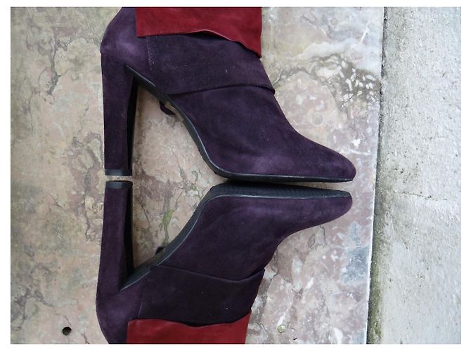 Botas de cano curto Stuart Weitzman em couro roxo escuro bordô Bordeaux - vista 5