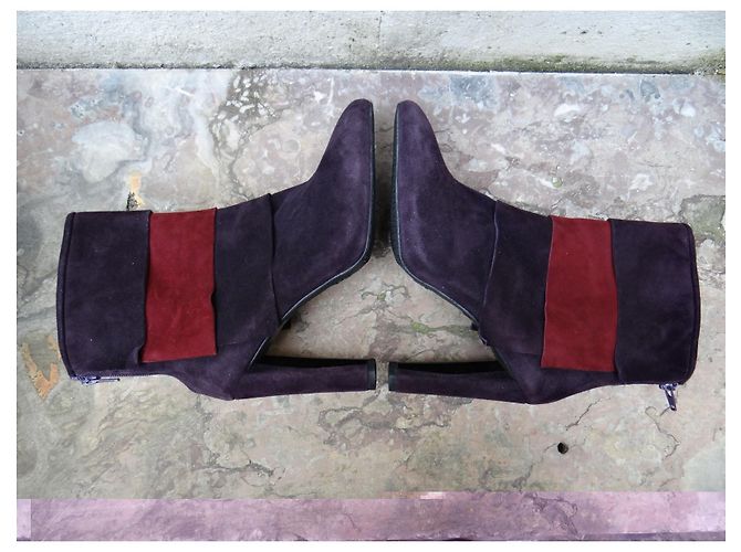 Botas de cano curto Stuart Weitzman em couro roxo escuro bordô Bordeaux - vista 6