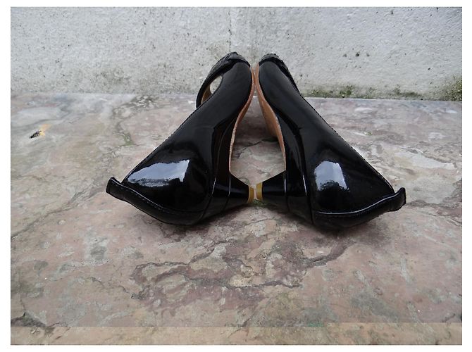 Décolleté Peep Toe Chloé in Vernice Nera Nero - vista 14