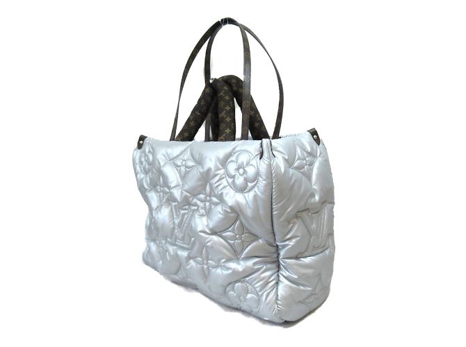 Louis Vuitton Cuscino gigante monogramma OnTheGo GM M21053 Argento - vista 3