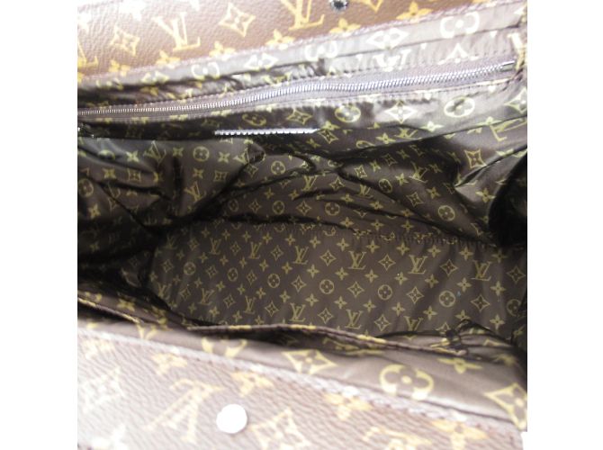 Louis Vuitton Cuscino gigante monogramma OnTheGo GM M21053 Argento - vista 5