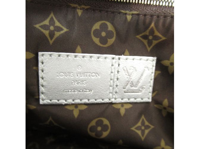 Louis Vuitton Cuscino gigante monogramma OnTheGo GM M21053 Argento - vista 6