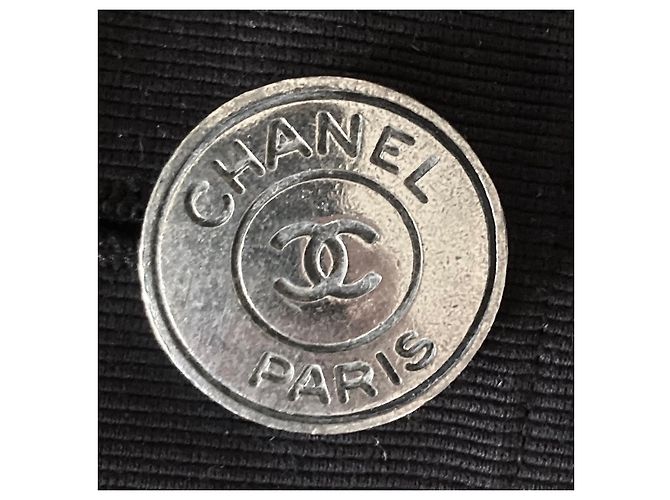 Crucero Chanel 1997 Abrigo largo negro con/botones de metal - vista 6
