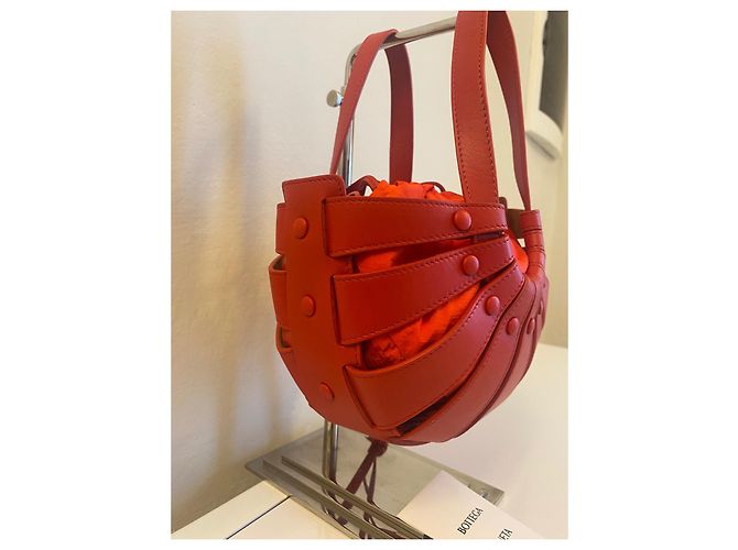 Borsa a mano Bottega Veneta The Shell in pelle traforata rossa Rosso - vista 3